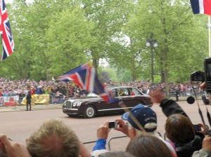 Prinsene forlater Buckingham Palace. Foto: Linn Larsen