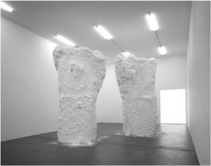 Terence Koh, "Untitled (Chocolate Mountains)", 2006. Foto: (C) Terence Koh Terence Koh, "Untitled (Chocolate Mountains)", 2006. Foto: (C) Terence Koh